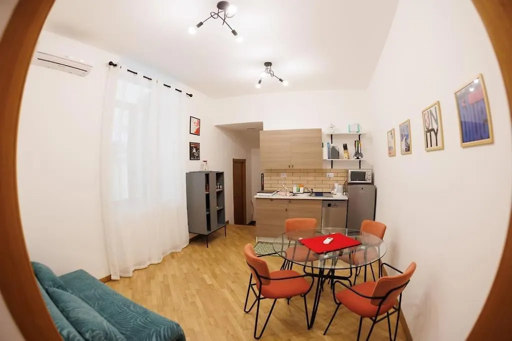 Dante 2 Rooms Apartment Super Central Next Metro By HouseinNapoli Napoli