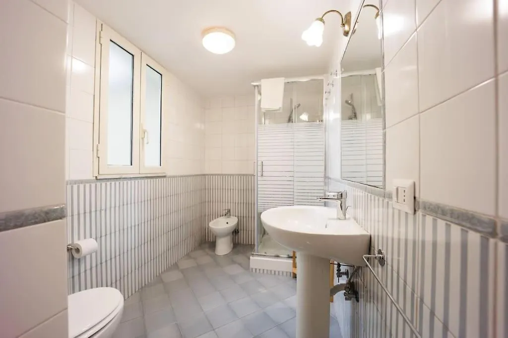 Dante 2 Rooms Apartment Super Central Next Metro By HouseinNeapol